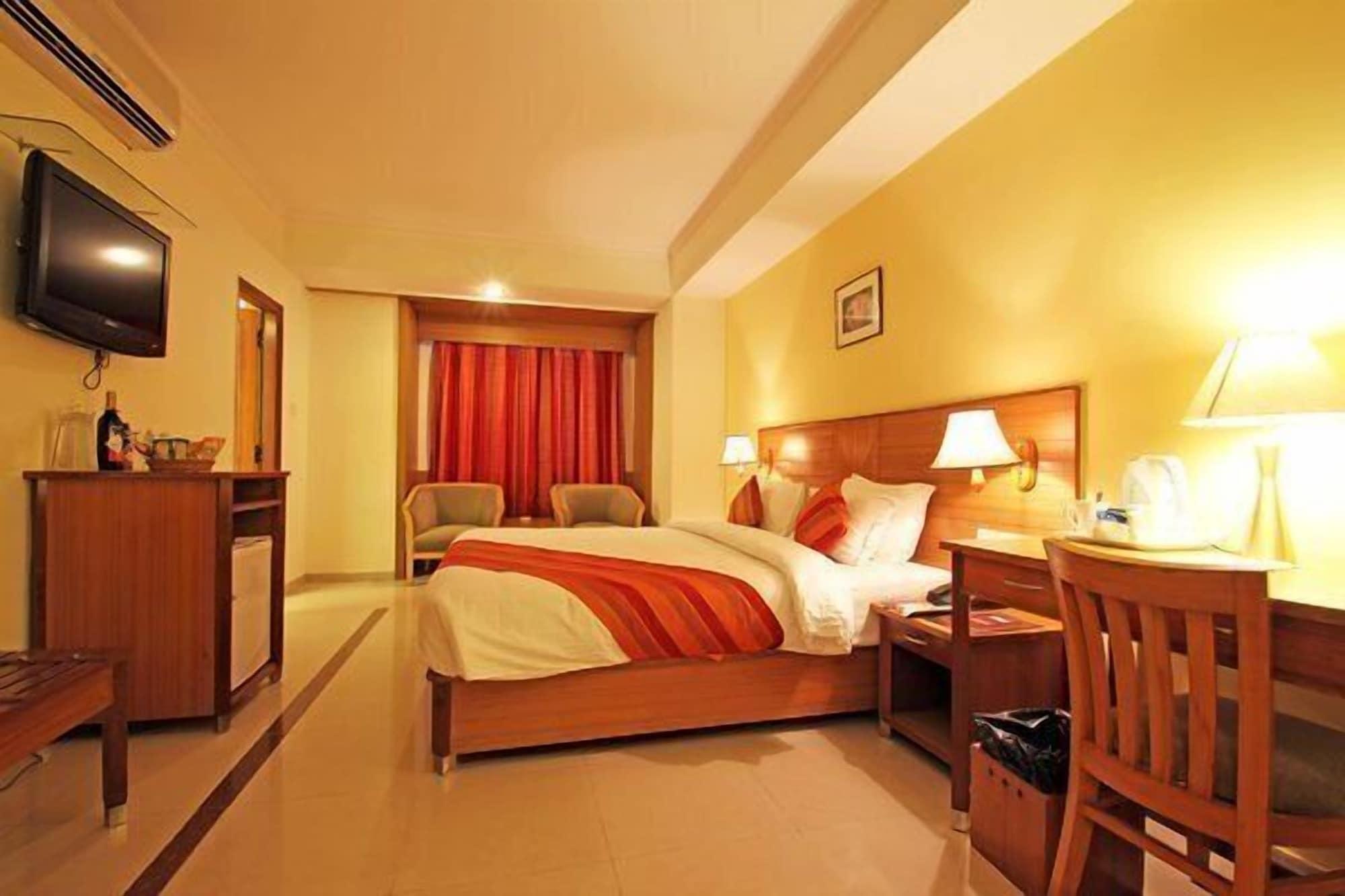 Ramanashree Brunton Hotel Бангалор Екстериор снимка