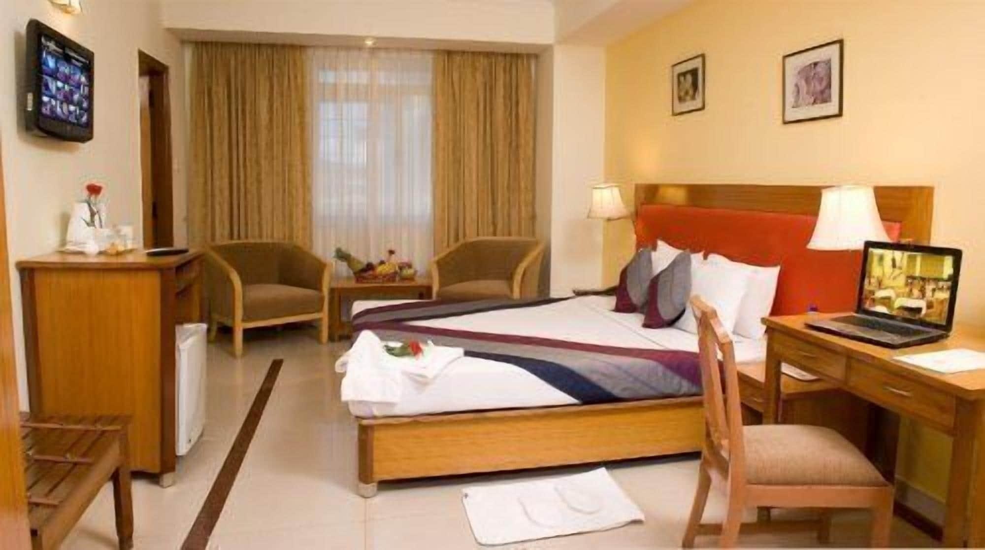 Ramanashree Brunton Hotel Бангалор Екстериор снимка