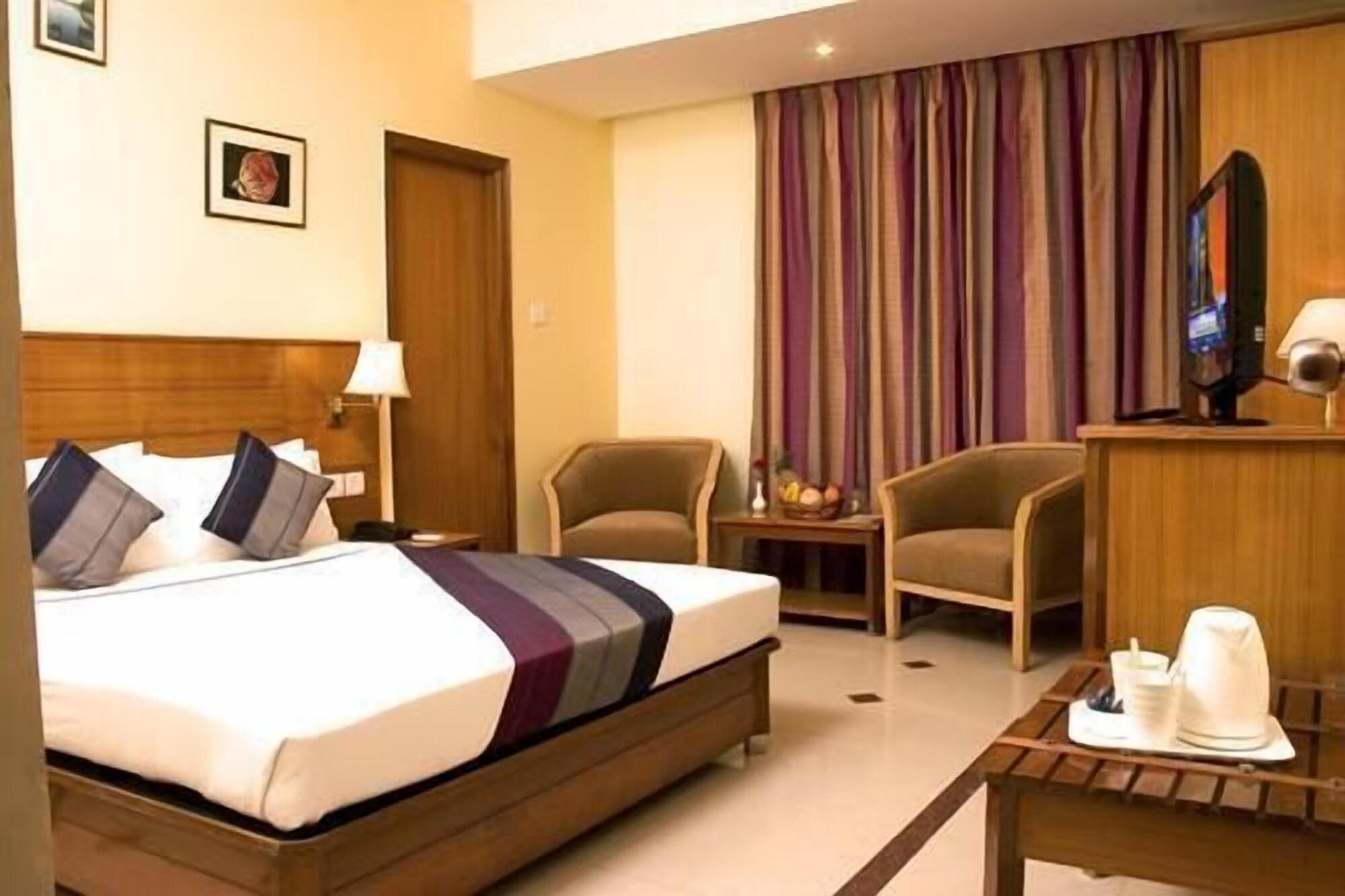 Ramanashree Brunton Hotel Бангалор Екстериор снимка