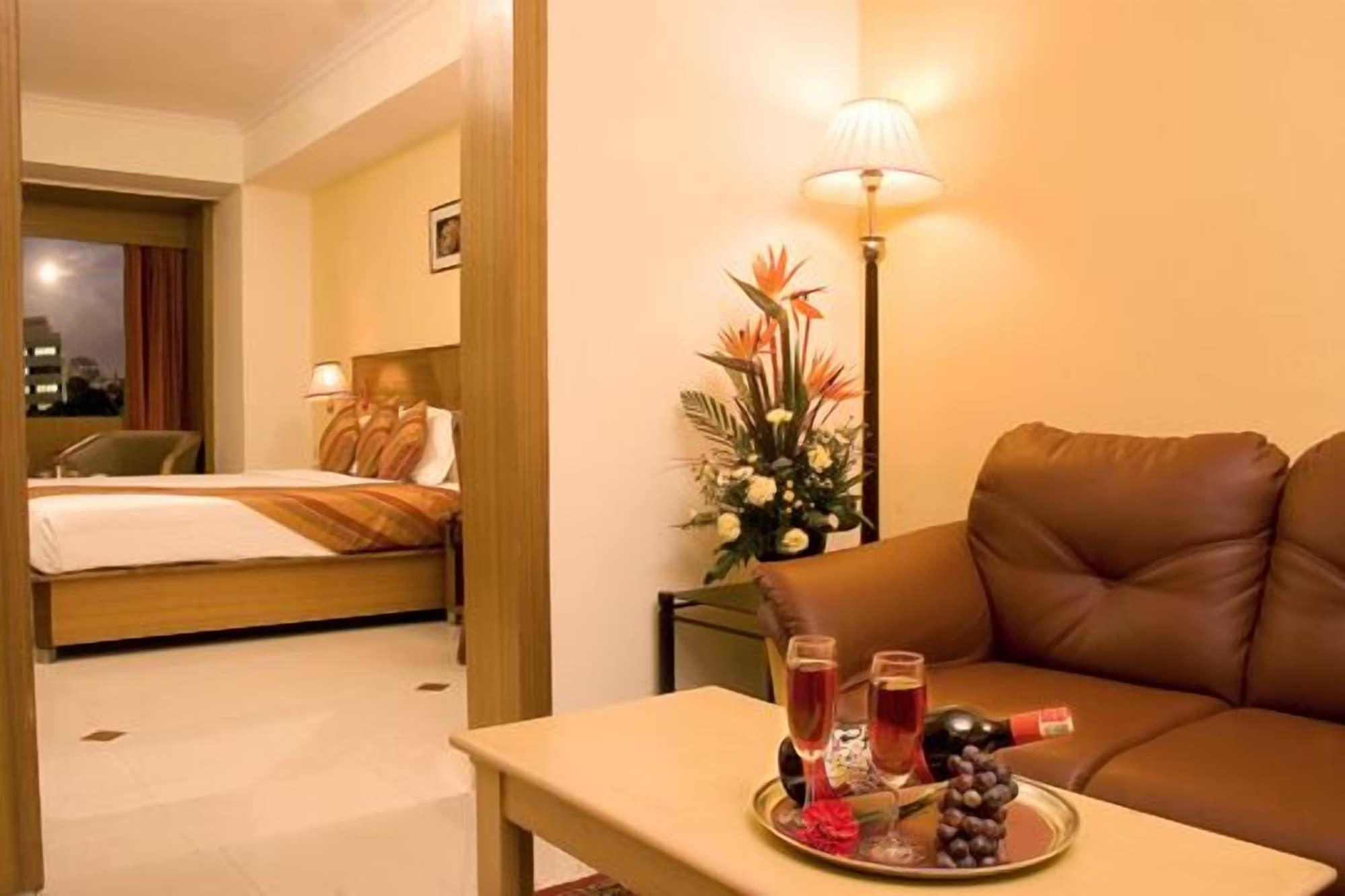 Ramanashree Brunton Hotel Бангалор Екстериор снимка
