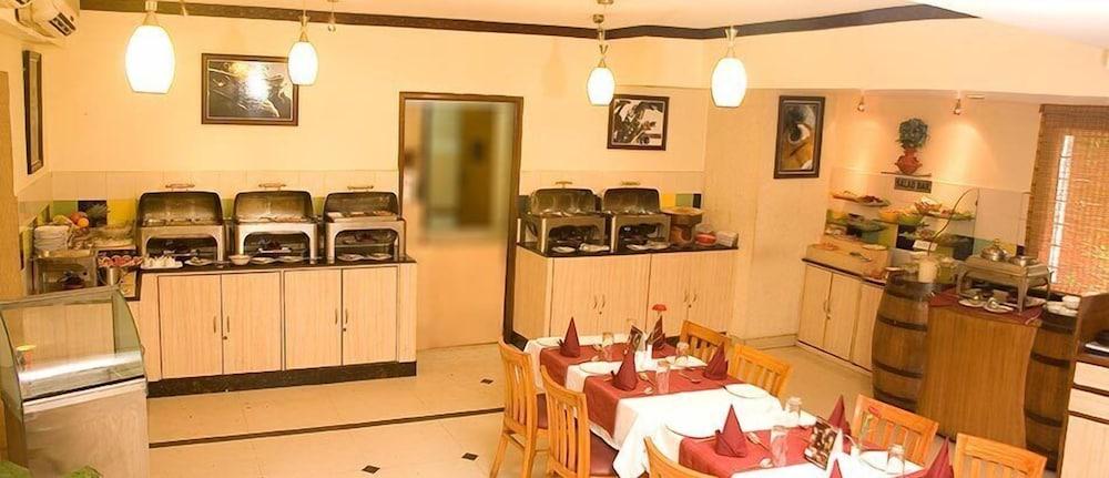 Ramanashree Brunton Hotel Бангалор Екстериор снимка