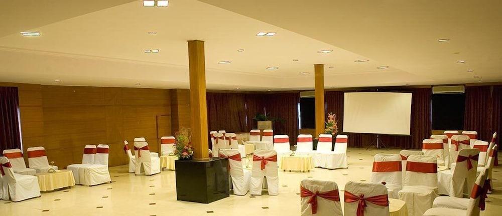 Ramanashree Brunton Hotel Бангалор Екстериор снимка