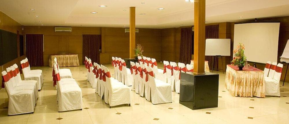 Ramanashree Brunton Hotel Бангалор Екстериор снимка