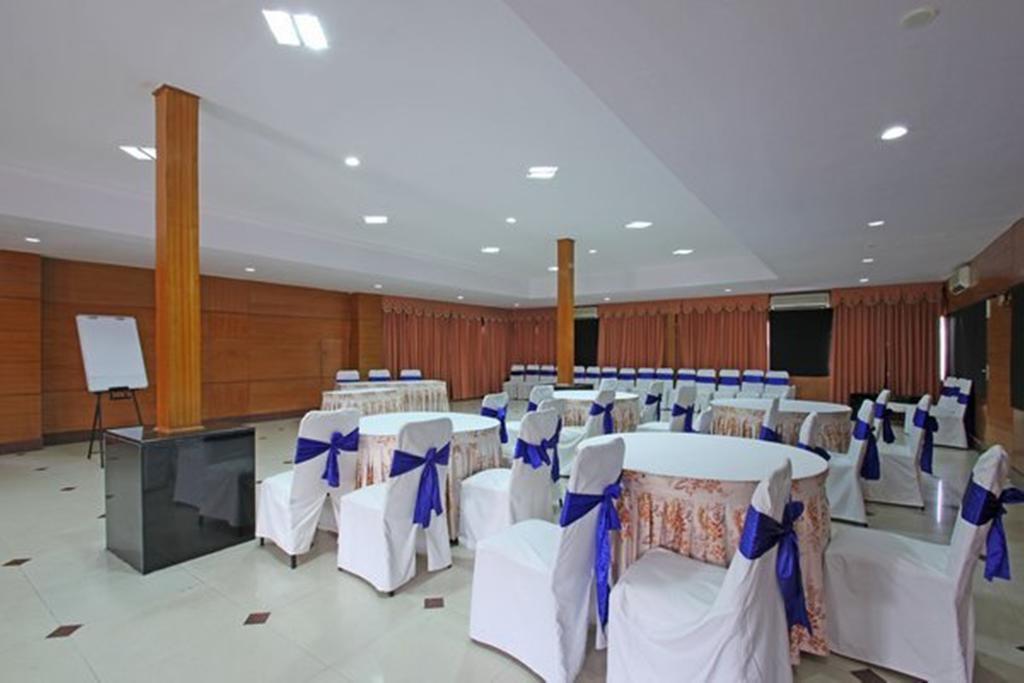 Ramanashree Brunton Hotel Бангалор Екстериор снимка