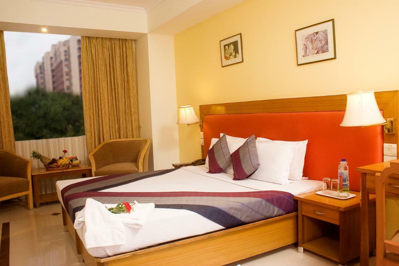 Ramanashree Brunton Hotel Бангалор Екстериор снимка